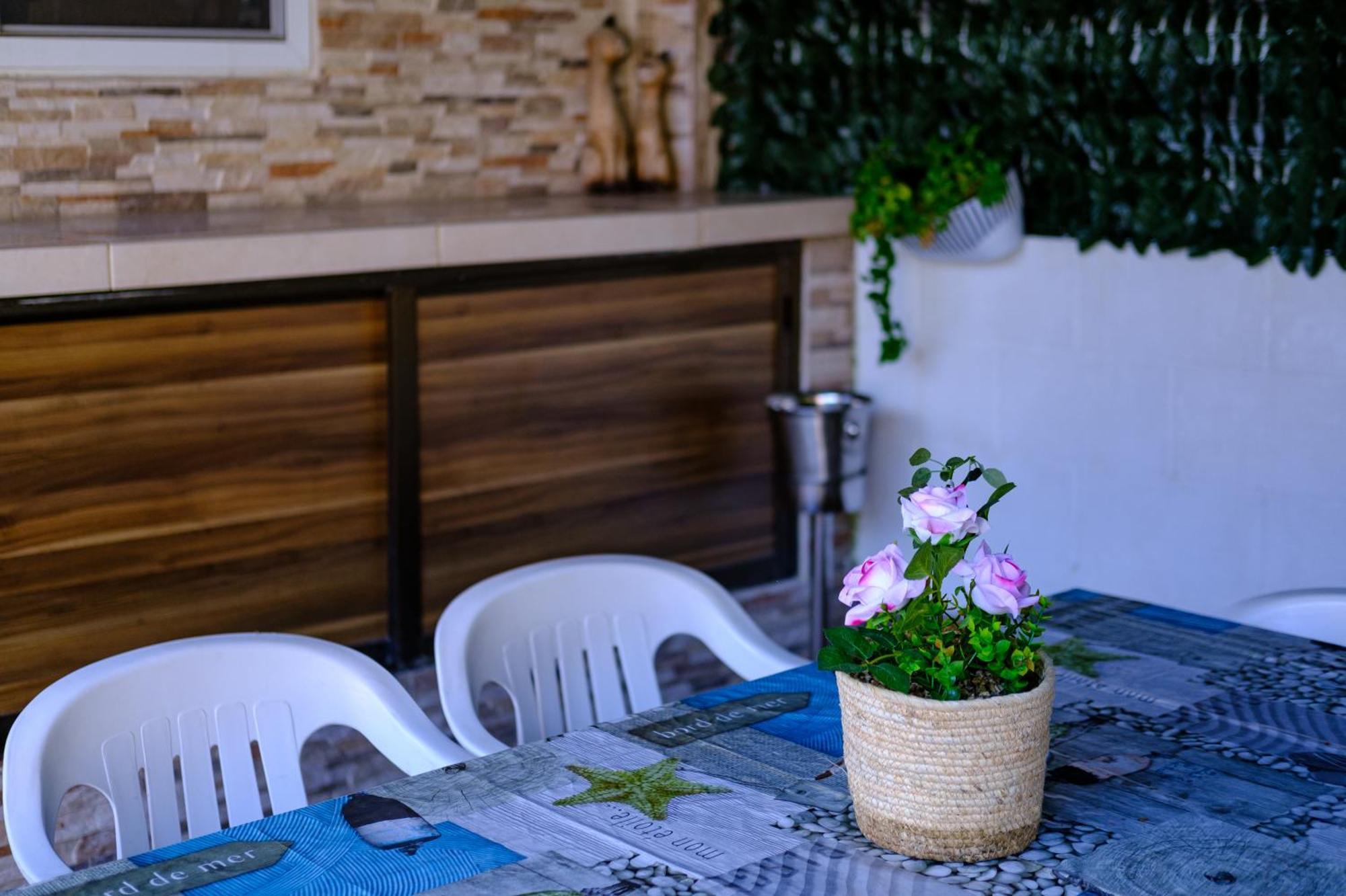 Demetris Apartment Meneou Екстериор снимка